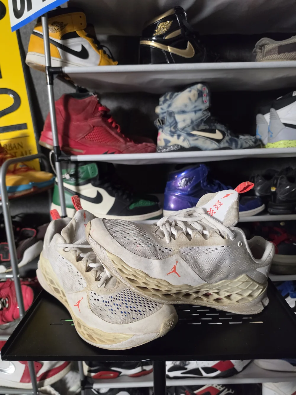 🔥 Jordan Men’s Size 11 Lightweight Neutral-Run Sneakers in Off-White